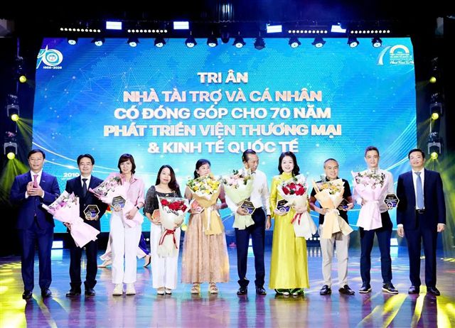 RICHY GROUP ƯƠM MẦM THẾ HỆ TRẺ, TÀI TRỢ QUỸ HỌC BỔNG VIỆN THƯƠNG MẠI VÀ KINH TẾ QUỐC TẾ - NEU