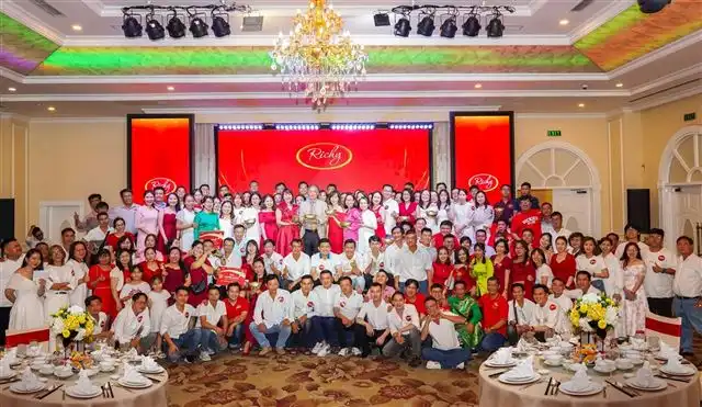 TƯNG BỪNG KHÔNG KHÍ HỨNG KHỞI TẠI YEAR END PARTY 2023 RICHY MIỀN NAM️